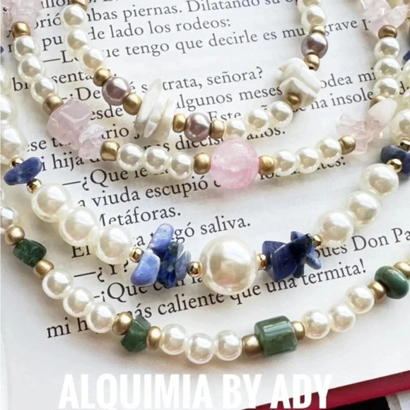 Alquimia Pearl and Gold Necklace - Picture 5 of 8